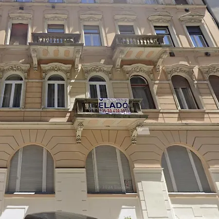 Apartment I Got 5 On It #3 - Brand New By Pink Flamingo Budapest